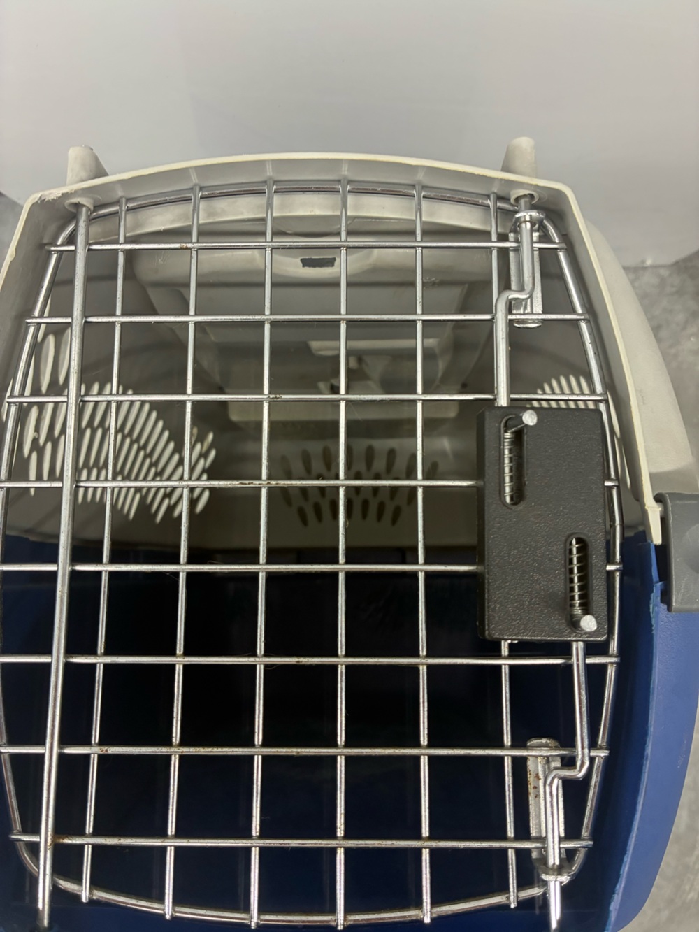 Pet Taxi Airline-Style Pet Carrier in Blue and Light Gray - Picture 5 of 6